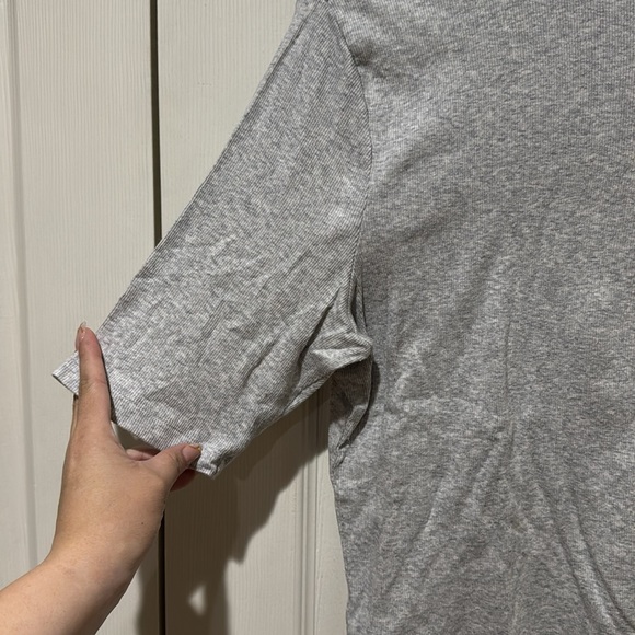 NWOT Fitted grey ribbed top ✨ - Picture 3 of 4